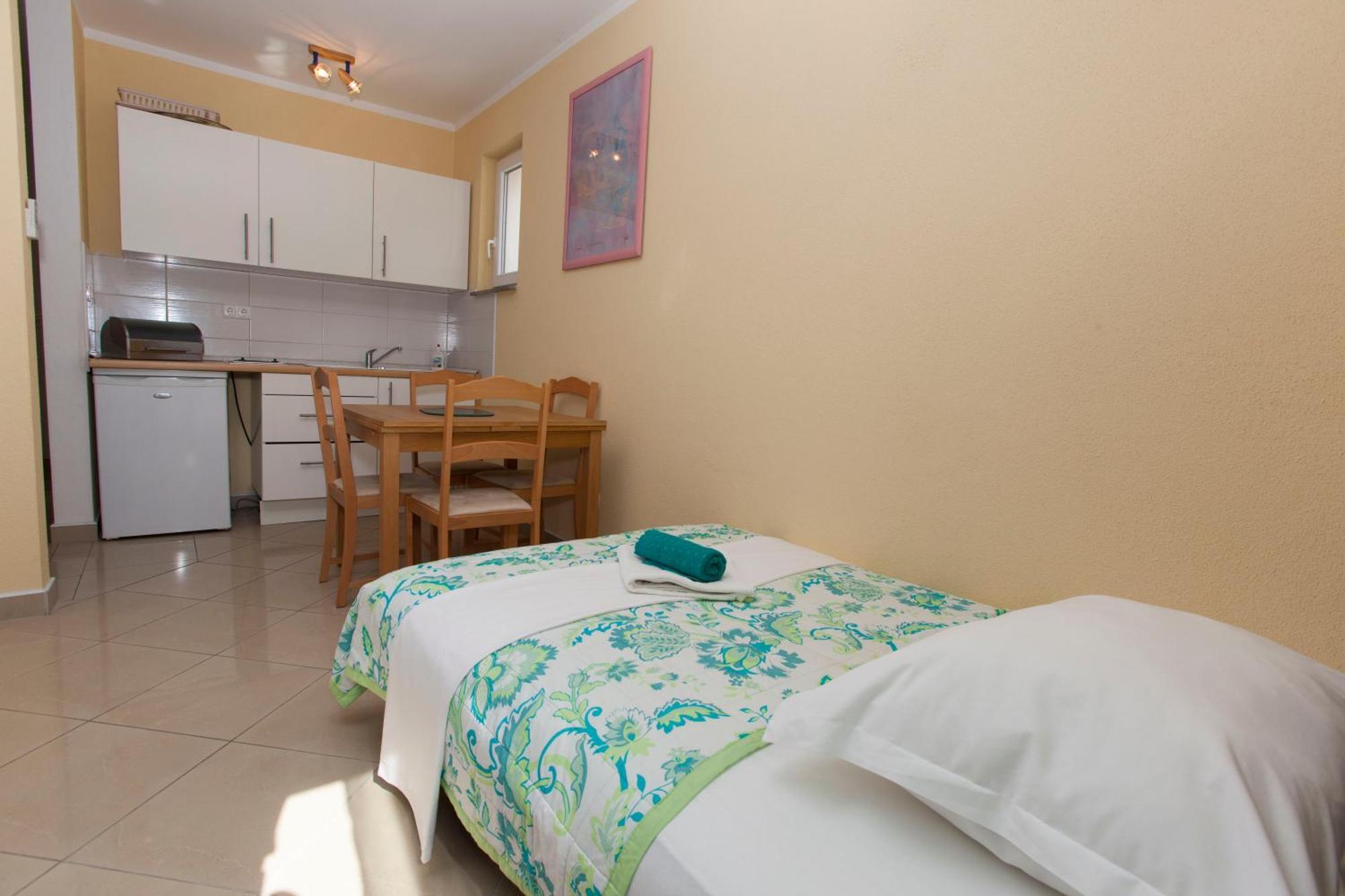 Apartments Damjanovic Makarska Szoba fotó