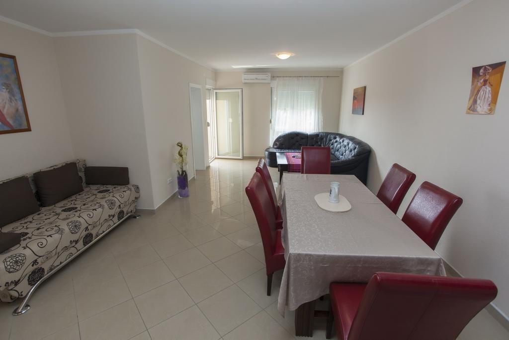 Apartments Damjanovic Makarska Szoba fotó