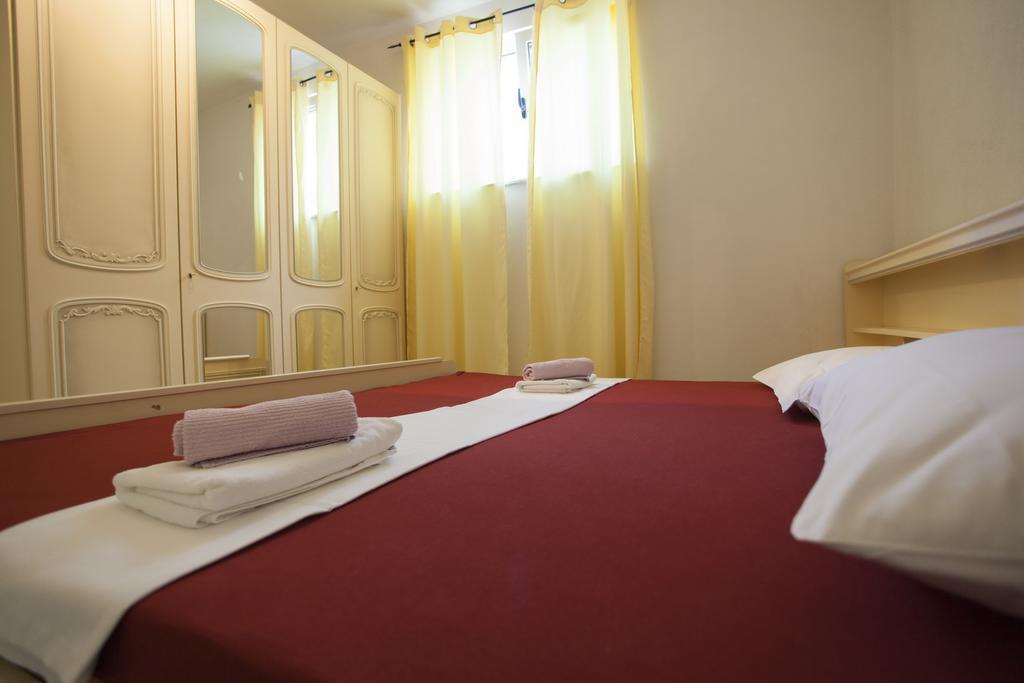 Apartments Damjanovic Makarska Szoba fotó