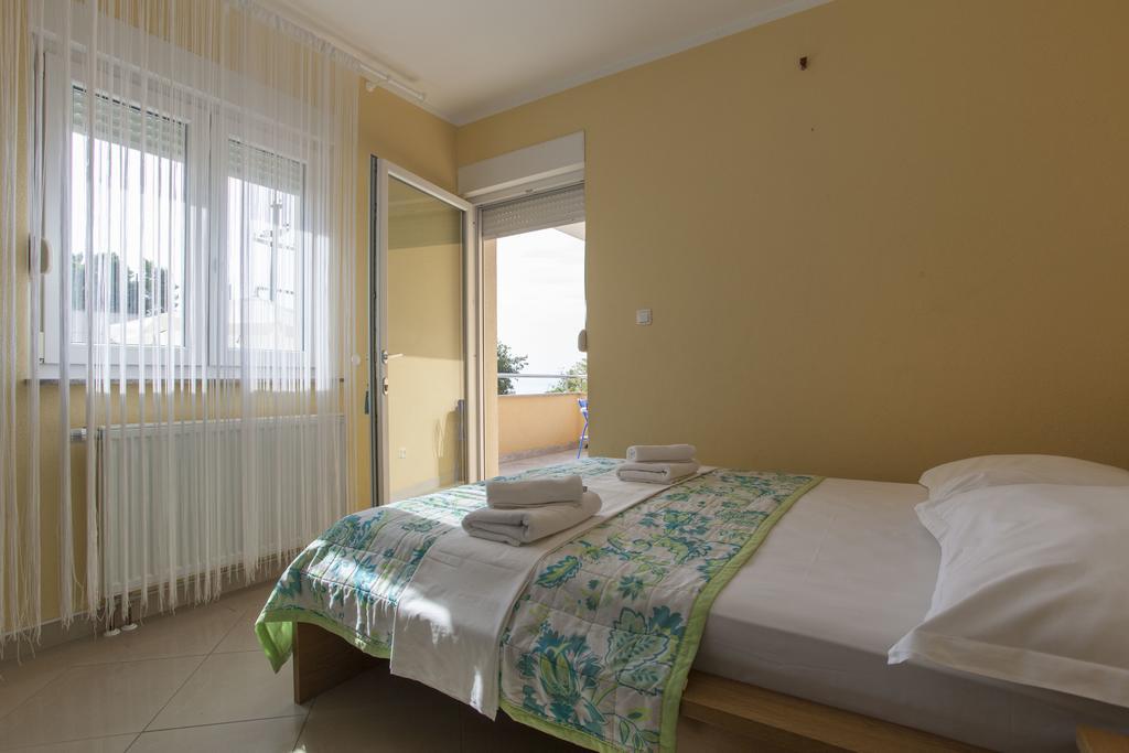 Apartments Damjanovic Makarska Szoba fotó