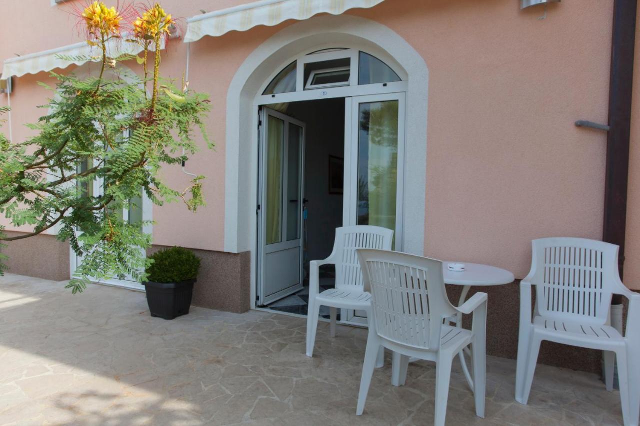 Apartments Damjanovic Makarska Szoba fotó